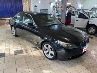2004 BMW 5 серии 520i V (E60/E61), чёрный, 870000 рублей, вид 3