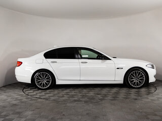 2013 BMW 5 серии 520i VI (F10/F11/F07), белый, 1325000 рублей, вид 4