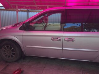 2003 Chrysler Town & Country IV, серебристый, 600000 рублей, вид 2