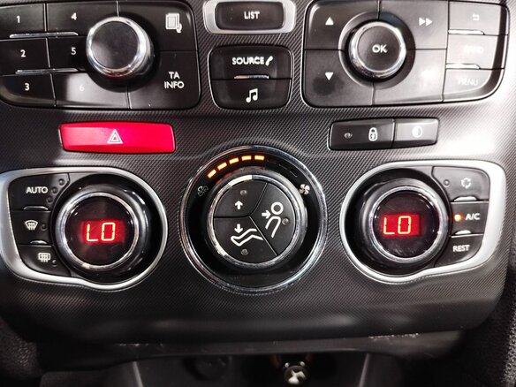 2012 Citroen DS4, коричневый, 736000 рублей - вид 16
