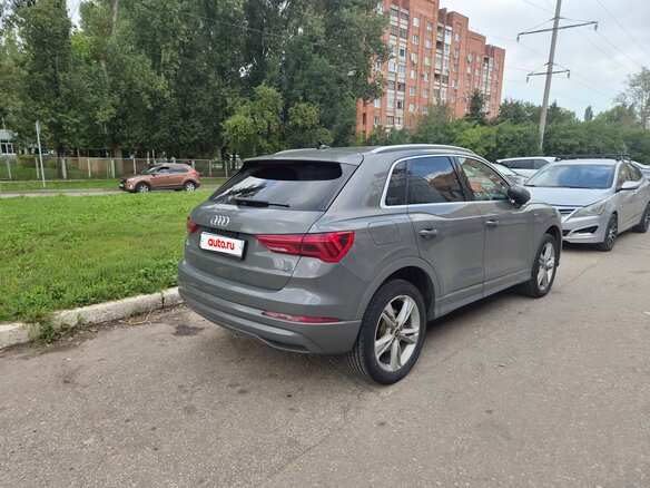 2020 Audi Q3 45 TFSI II (F3), серый, 3500000 рублей - вид 2