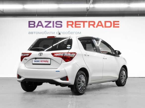 2018 Toyota Vitz III (XP130) Рестайлинг 2, белый - вид 4