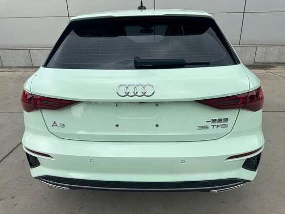 2023 Audi A3 Sportback 35 TFSI IV (8Y), зелёный, 2150000 рублей - вид 4