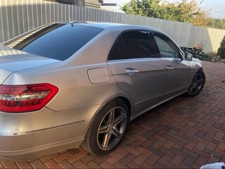 2009 Mercedes-Benz E-Класс 250 5G-Tronic IV (W212, S212, C207), серебристый, 1150000 рублей, вид 3
