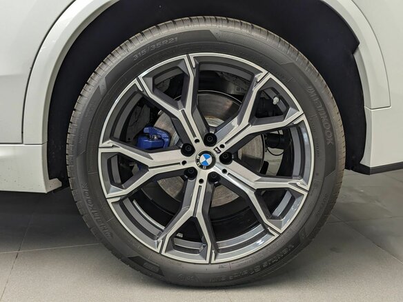 2025 BMW X5 40i IV (G05/G18) Рестайлинг, белый, 15350000 рублей - вид 17