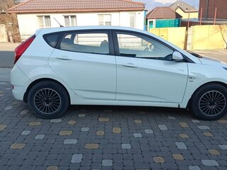 2012 Hyundai Solaris I, белый, 700000 рублей, вид 4