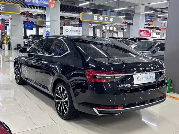 2023 Skoda Superb III Рестайлинг, чёрный, 1797084 рублей - вид 1