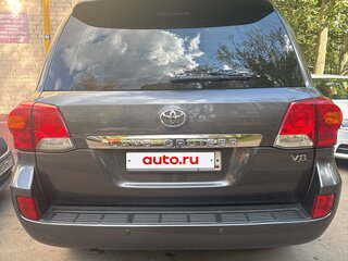 2015 Toyota Land Cruiser 200 Series Рестайлинг 1, серый, 4500000 рублей, вид 2