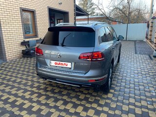 2017 Volkswagen Touareg II Рестайлинг, серый, 4000000 рублей, вид 4