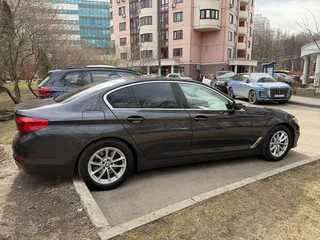 2019 BMW 5 серии 530d VII (G30/G31/G38), чёрный, 3650000 рублей, вид 3