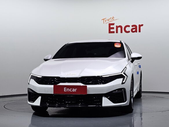 2025 Kia K5 LPi III Рестайлинг, белый - вид 2