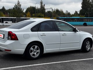 2011 Volvo S40 II Рестайлинг, белый, 675000 рублей, вид 3
