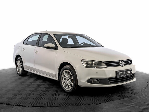 2013 Volkswagen Jetta VI, белый - вид 2