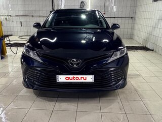 2018 Toyota Camry VIII (XV70), синий, 2875000 рублей, вид 3