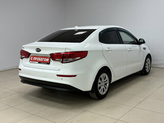2017 Kia Rio III Рестайлинг, белый, 925000 рублей, вид 4