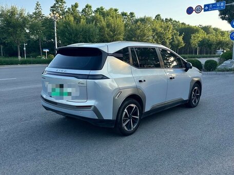 2025 Aion Y Plus 49.75 kWh, голубой, 1671001 рублей, вид 4