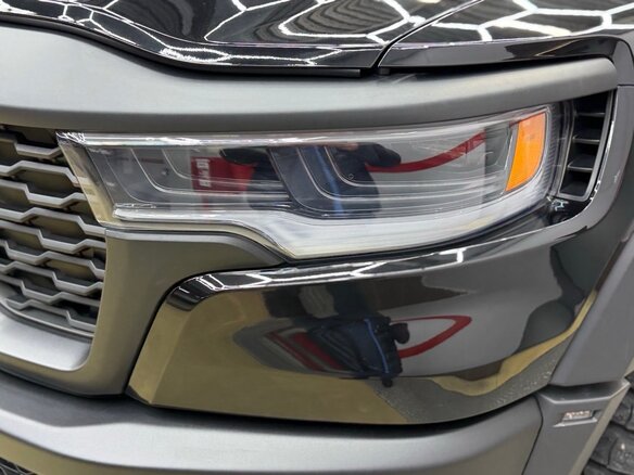 2025 Ram 1500 RHO V Рестайлинг, чёрный - вид 3