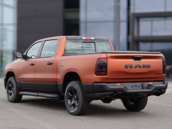 2026 Ram 1500 Crew Cab V Рестайлинг, оранжевый, 9010000 рублей - вид 4