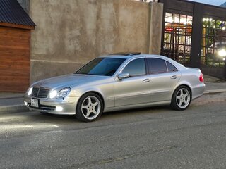2002 Mercedes-Benz E-Класс 500 III (W211, S211), серебристый, 1250000 рублей, вид 2