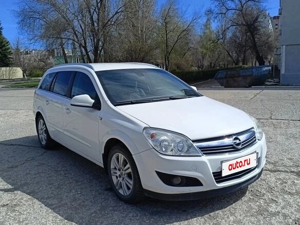 2011 Opel Astra H Рестайлинг, белый, 670000 рублей - вид 2