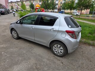 2013 Toyota Vitz III (XP130), серый, 485000 рублей, вид 3