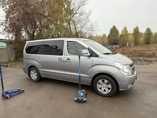 2012 Hyundai Grand Starex I, серый, 1900000 рублей, вид 2