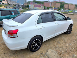 2010 Toyota Belta I, белый, 640000 рублей, вид 4