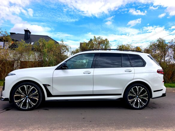 2024 BMW X7 40i I (G07) Рестайлинг, белый, 9900000 рублей - вид 10