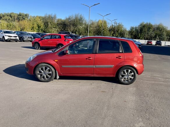 2008 Ford Fiesta Mk5, красный, 450000 рублей - вид 4
