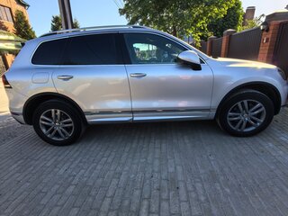2016 Volkswagen Touareg II Рестайлинг, серебристый, 2550000 рублей, вид 2