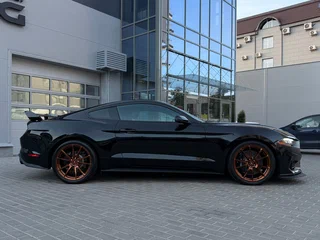 2019 Ford Mustang VI Рестайлинг, чёрный, 5100000 рублей, вид 5
