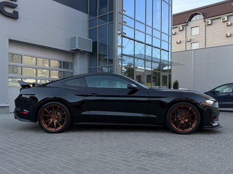2019 Ford Mustang VI Рестайлинг, чёрный, 5100000 рублей, вид 5
