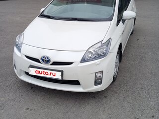 2010 Toyota Prius III (XW30), белый, 1250000 рублей, вид 2