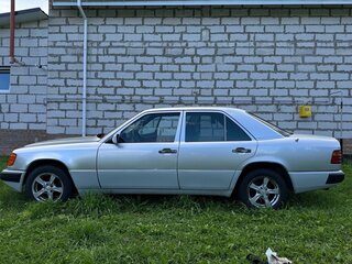 1990 Mercedes-Benz W124 230 4-speed, серебристый, 300000 рублей, вид 5