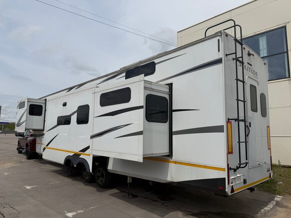 2023 Grand Design RV Solitude, белый, 9965000 рублей - вид 26