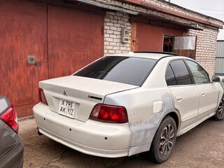 2002 Mitsubishi Galant VIII Рестайлинг, белый, 200000 рублей, вид 3