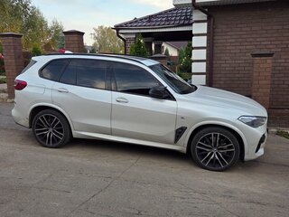 2020 BMW X5 30d IV (G05/G18), белый, 7700000 рублей, вид 5