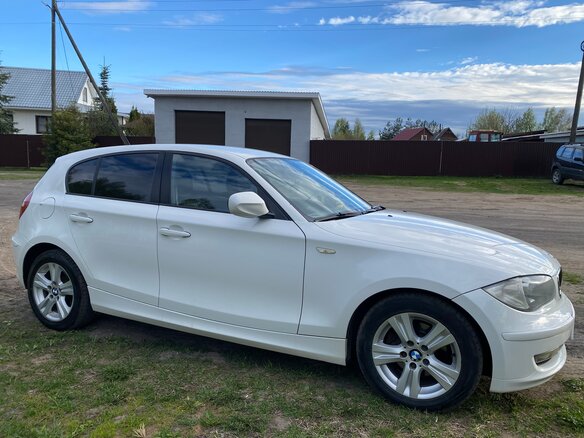 2011 BMW 1 серии 118i I (E81/E82/E87/E88) Рестайлинг, белый, 800000 рублей - вид 5