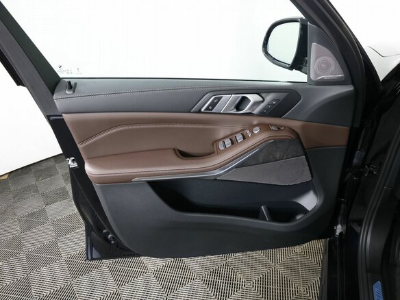 2026 BMW X5 Long 30Li IV (G05/G18) Рестайлинг, чёрный, 9950000 рублей - вид 9