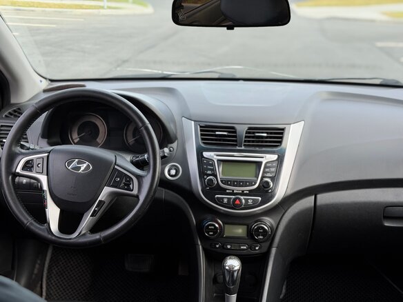 2011 Hyundai Solaris I, красный - вид 16