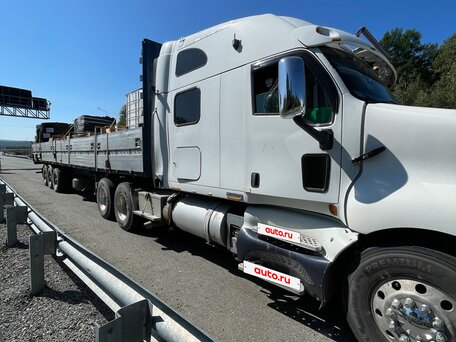 2004 Kenworth T2000, белый, 2500000 рублей, вид 3