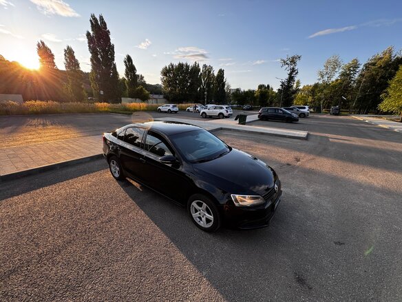2013 Volkswagen Jetta VI, чёрный - вид 1