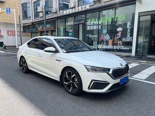 2023 Skoda Octavia IV (A8), белый, 1800000 рублей, вид 2