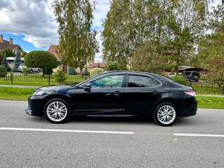 2020 Toyota Camry VIII (XV70), чёрный, 2800000 рублей, вид 4