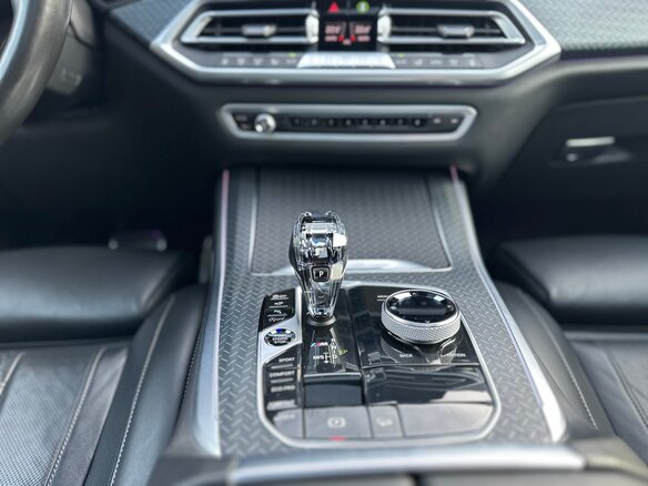 2020 BMW X5 M50i IV (G05/G18), чёрный, 11400000 рублей - вид 11