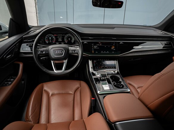 2021 Audi Q8 55 TFSI I (4M), белый, 7505000 рублей - вид 5