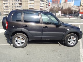 2019 Chevrolet Niva I Рестайлинг, коричневый, 650000 рублей, вид 3