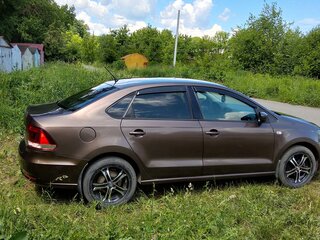 2015 Volkswagen Polo V Рестайлинг, коричневый, 850000 рублей, вид 4