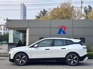 2025 BMW iX xDrive40 I (I20), белый, 7999666 рублей, вид 3