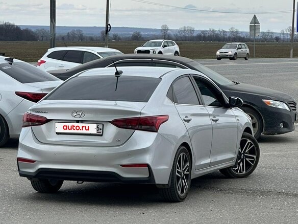 2018 Hyundai Solaris II, серебристый, 1400000 рублей - вид 6